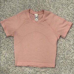 Lululemon Women’s Swiftly Tech Cropped Short-Sleeve Shirt 2.0, Light Pink